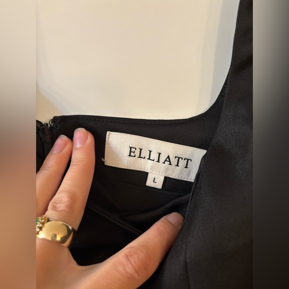 new Elliatt Amelie Square Neck Duchesse Satin Cocktail Minidress in black - Picture 6 of 8